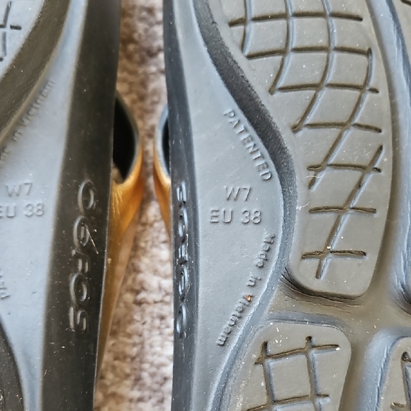 Oofos Black and Gold Flip Flops - Picture 3 of 3